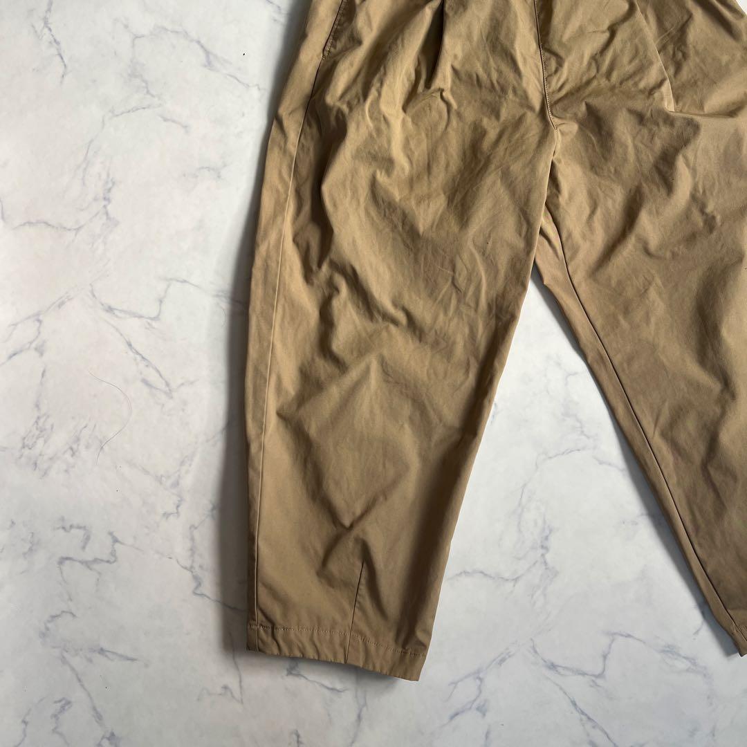 人気のかぐれ コットンクロップドパンツ　アーバンリサーチ　ベージュ