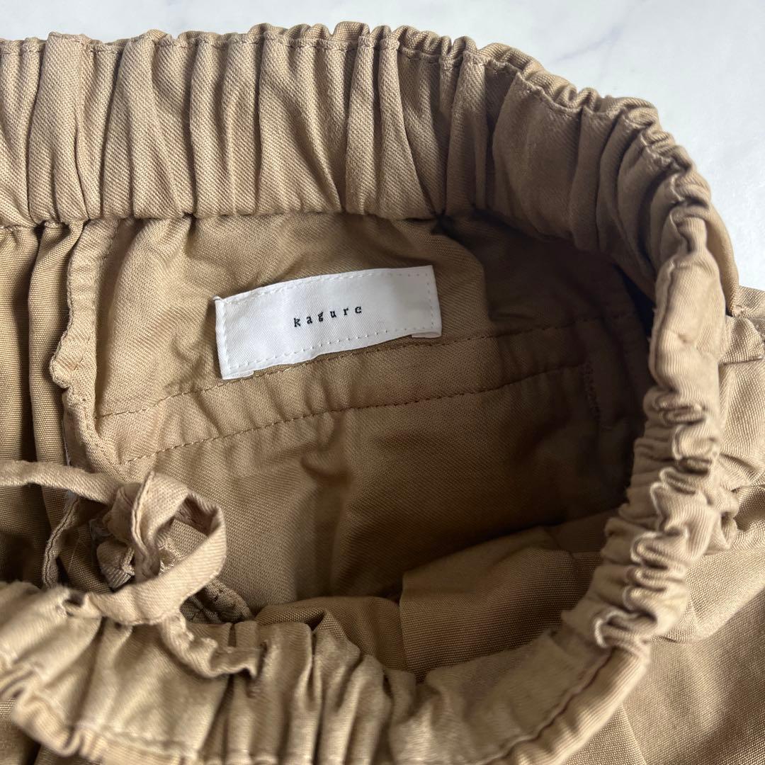 人気のかぐれ コットンクロップドパンツ　アーバンリサーチ　ベージュ