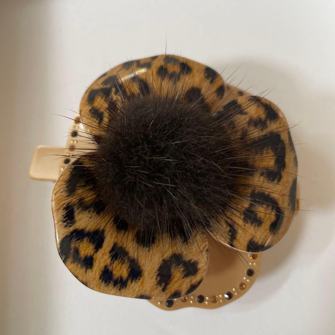 アレクサンドルドゥパリ　ヒョウ柄カメリア　ヘアクリップ　本ミンク　正規品　極美品