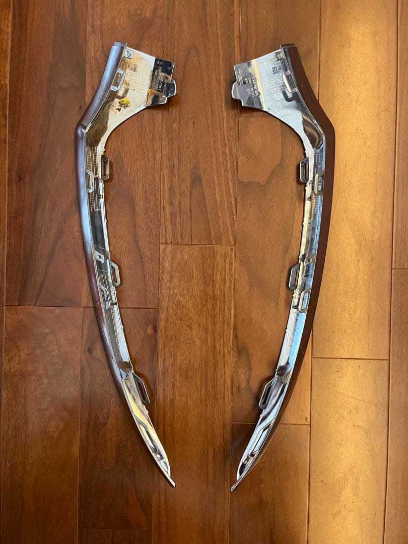 ベンツCクラスW205前期AMG純正フロントメッキモールセット