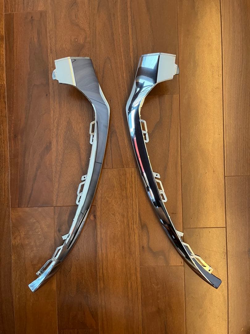 ベンツCクラスW205前期AMG純正フロントメッキモールセット