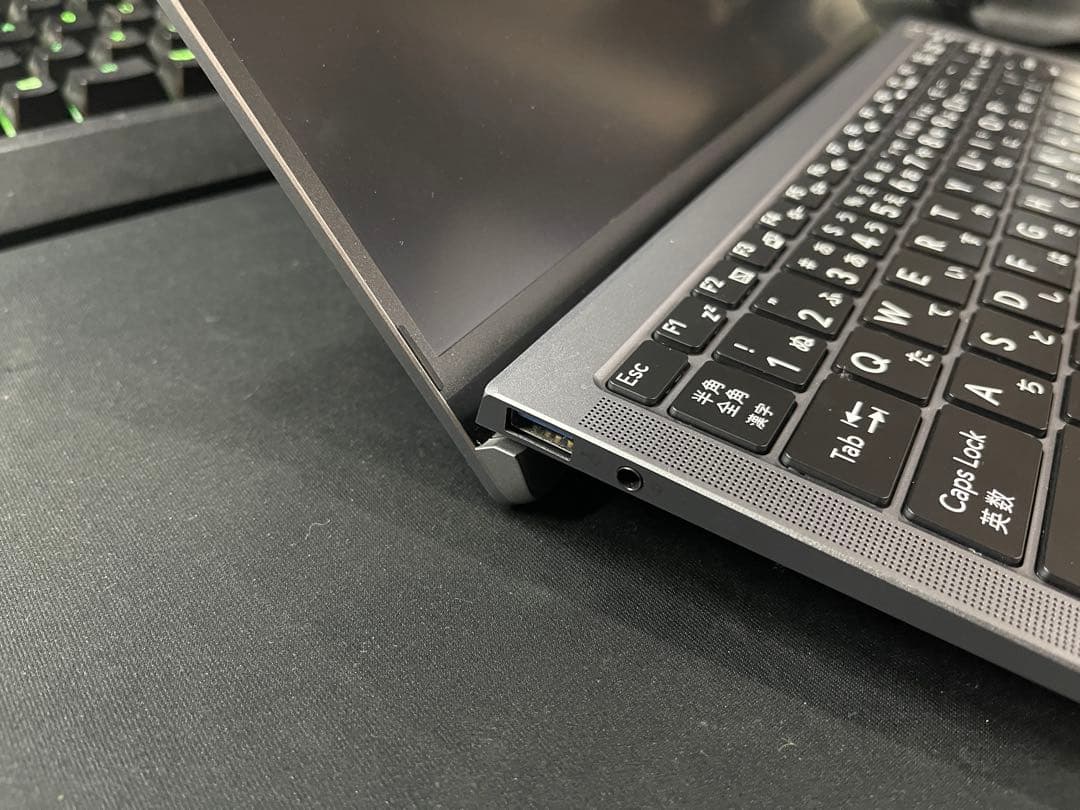 p*a様 THIRDWAVE ノートPC 軽量　F-141C