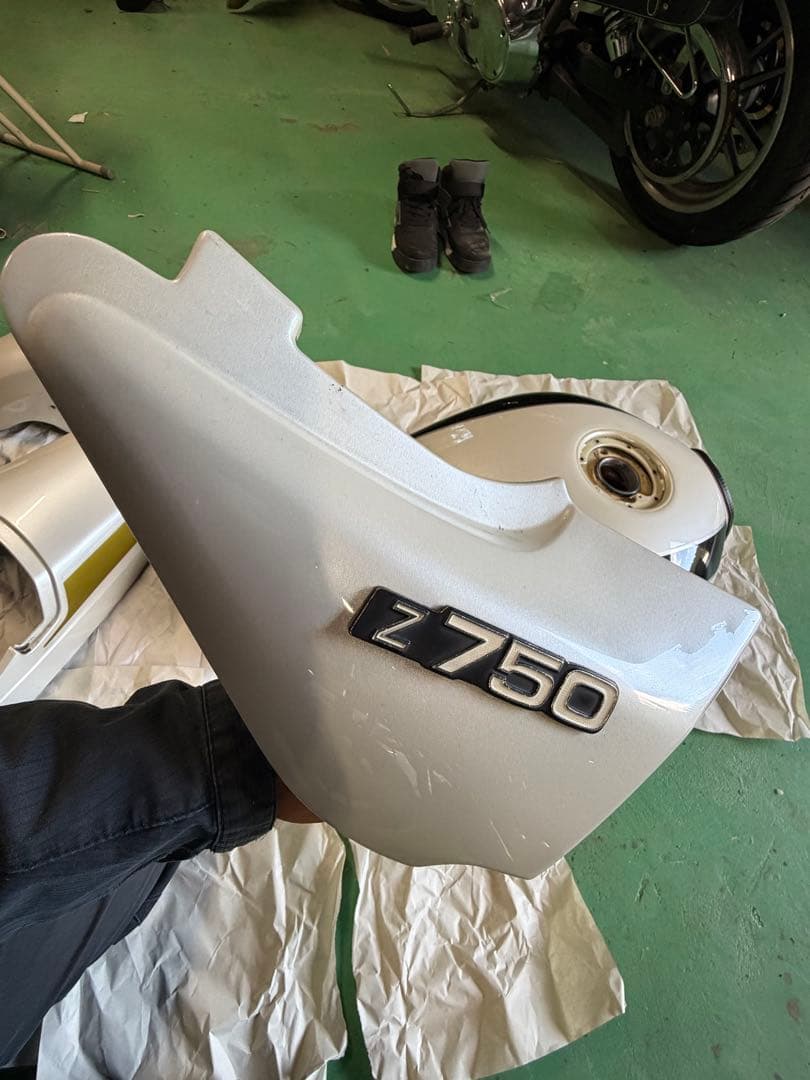 Kawasaki ゼファー750 外装一式　ホワイトタイガー