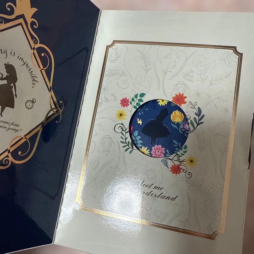 マリークヮント　不思議の国のアリス　コラボ　アイシャドウ リップ ポーチ