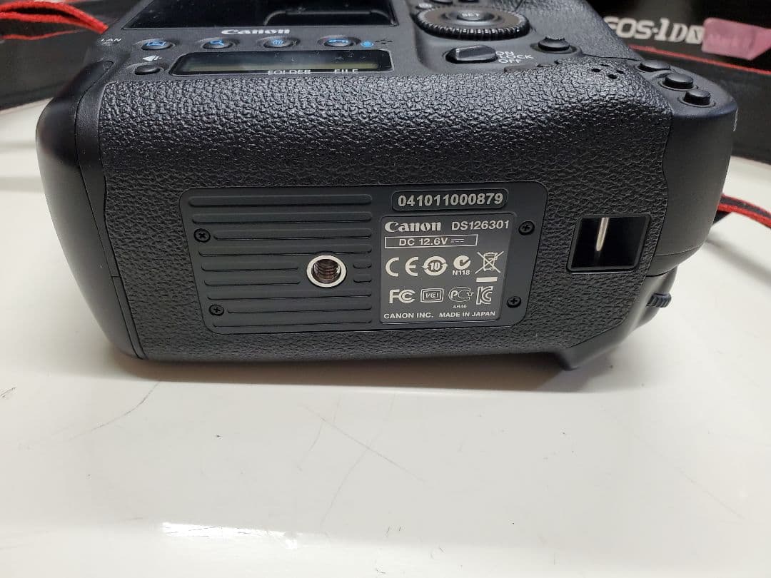 Canon EOS-1D X 本体　取説 充電器付　50000ショット未満です。