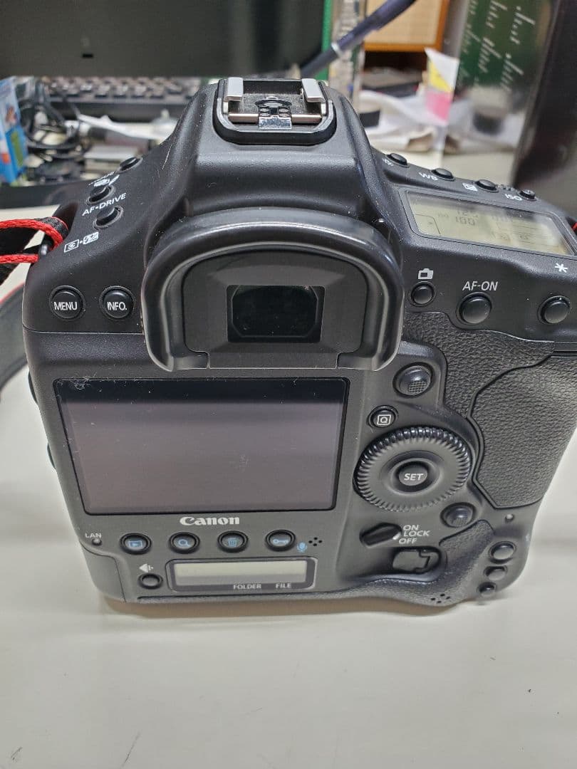 Canon EOS-1D X 本体　取説 充電器付　50000ショット未満です。