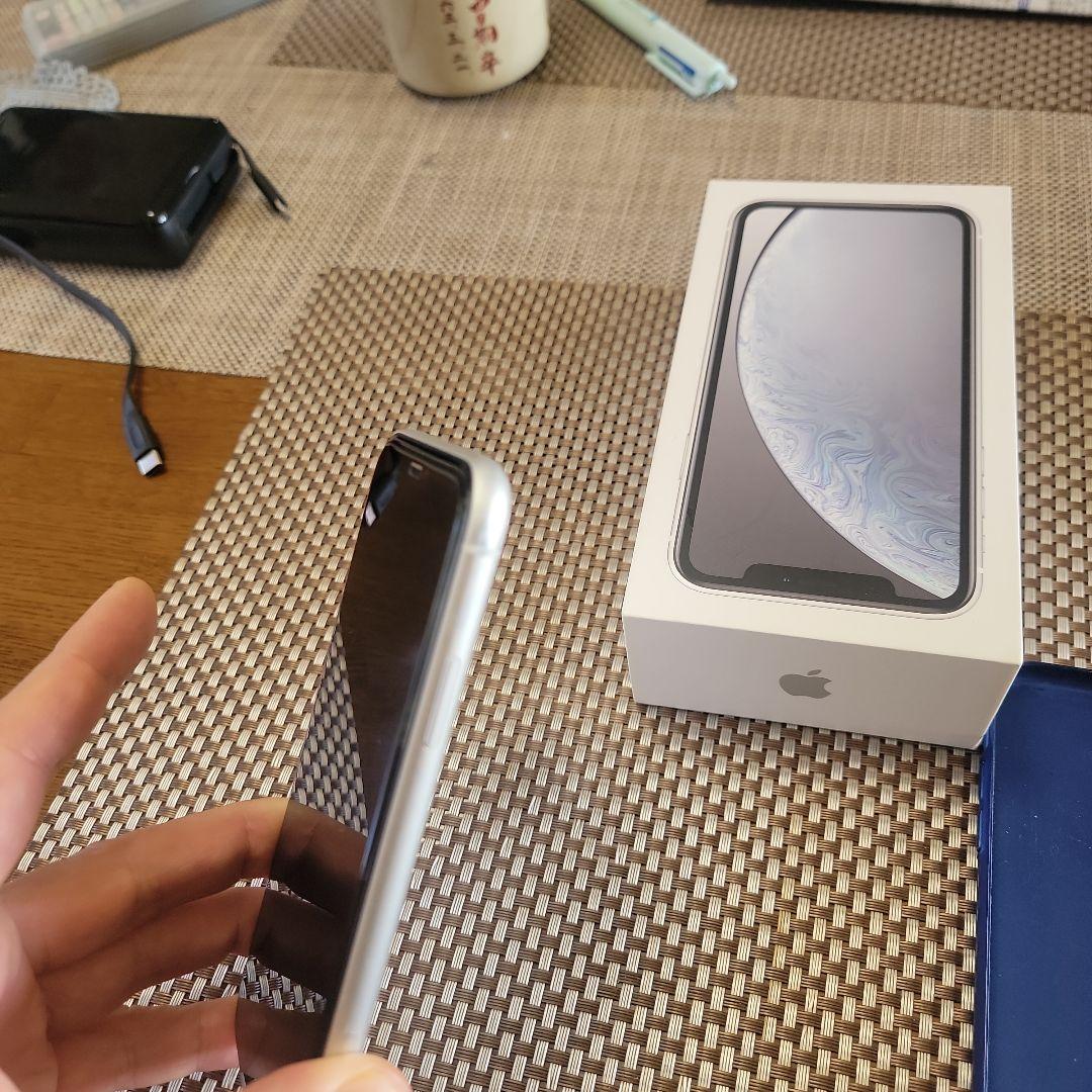 Apple iPhone XR 64G ホワイト 本体　美品