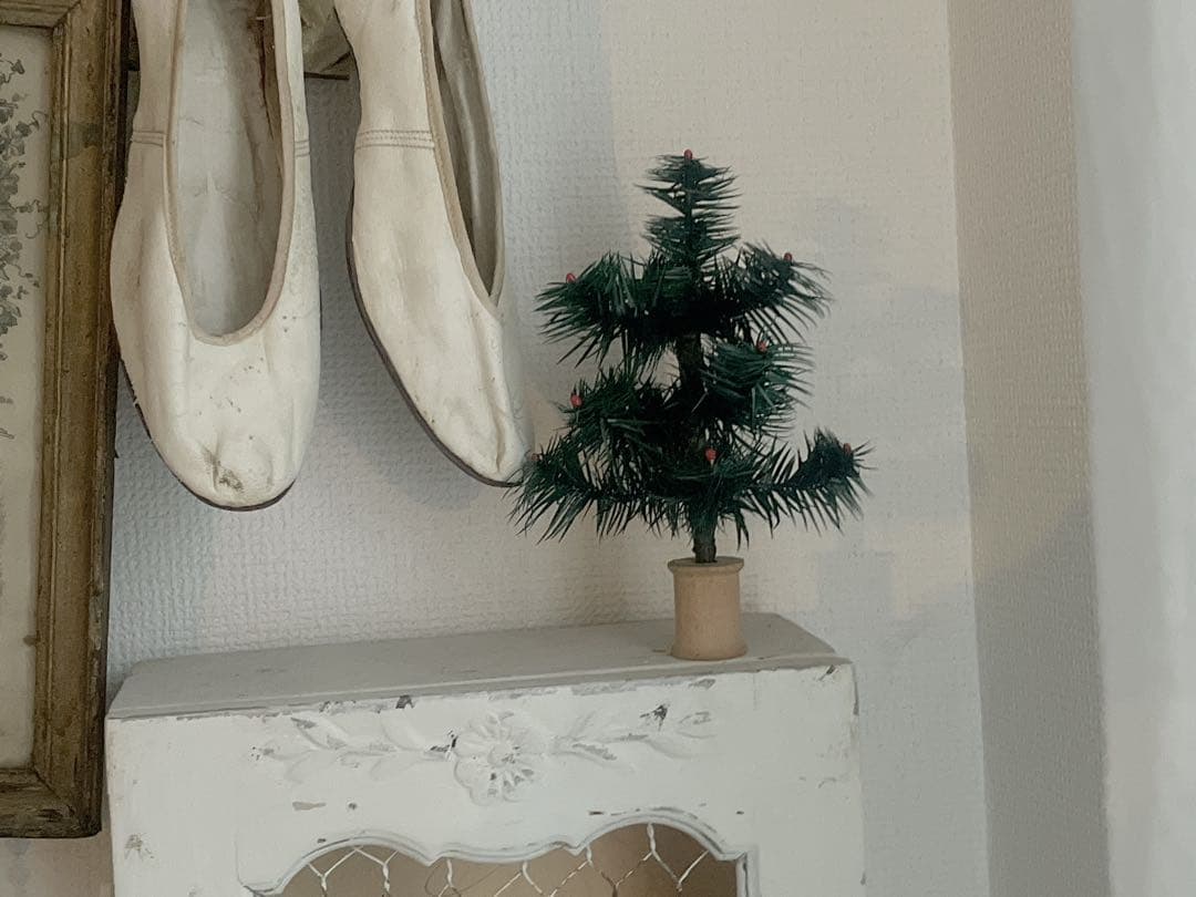 アンティーク　ミニツリー　クリスマスツリー　　赤い実　木製　アイアン　ボビン