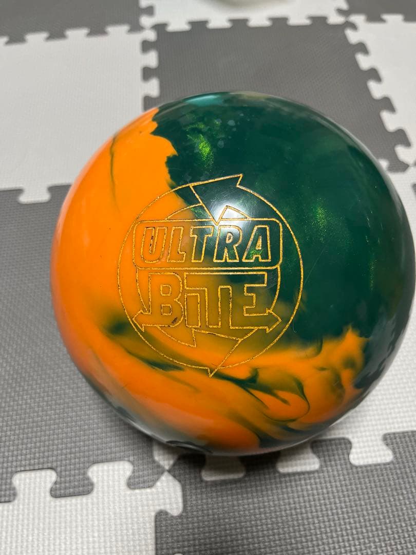 ウルトラバイト　ボウリングボール