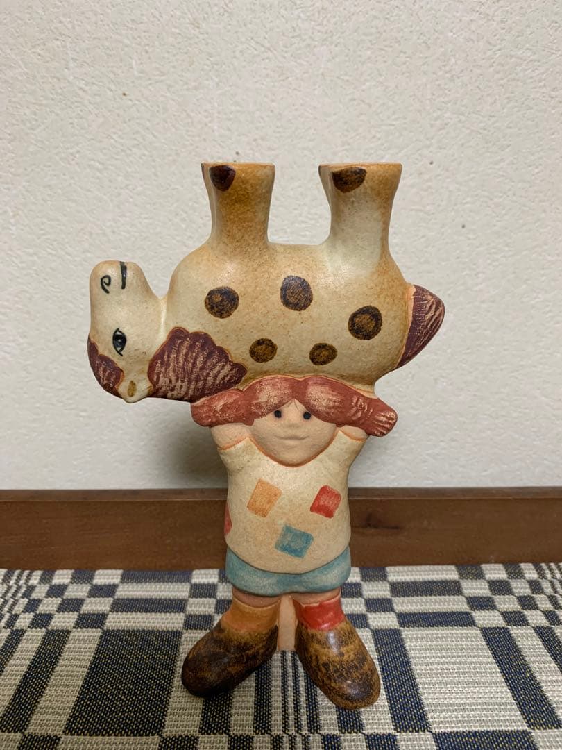 リサラーソン Pippi with horse ウマを持ち上げるピッピ　馬ポニー