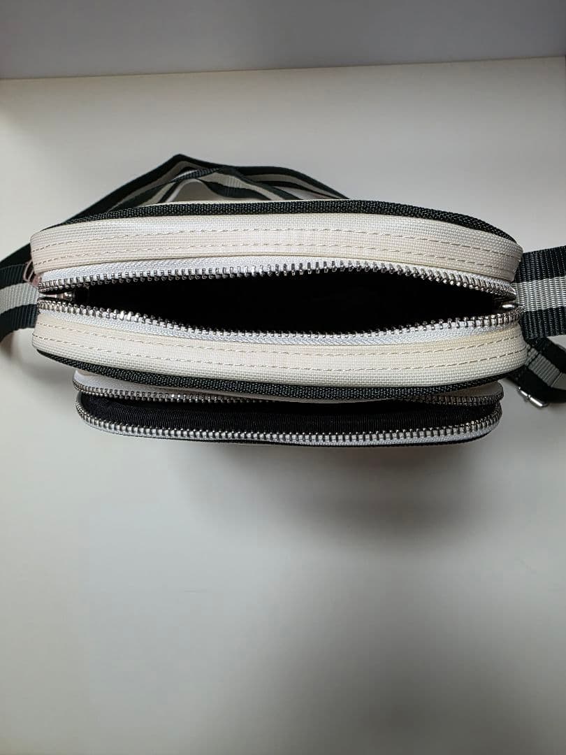 FRED PERRY　Classic Side Bag　ベージュ