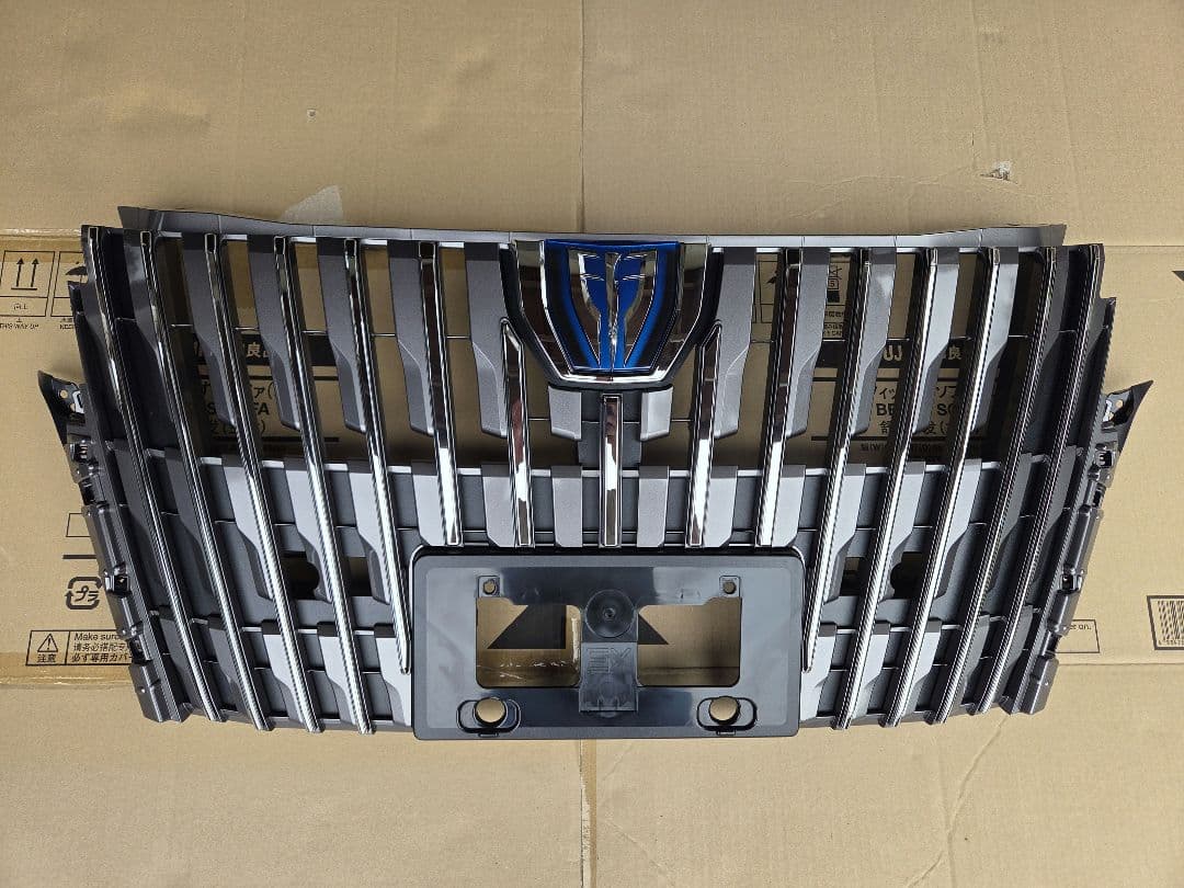 エスクァイア　後期　80系 純正　フロントグリル　未使用