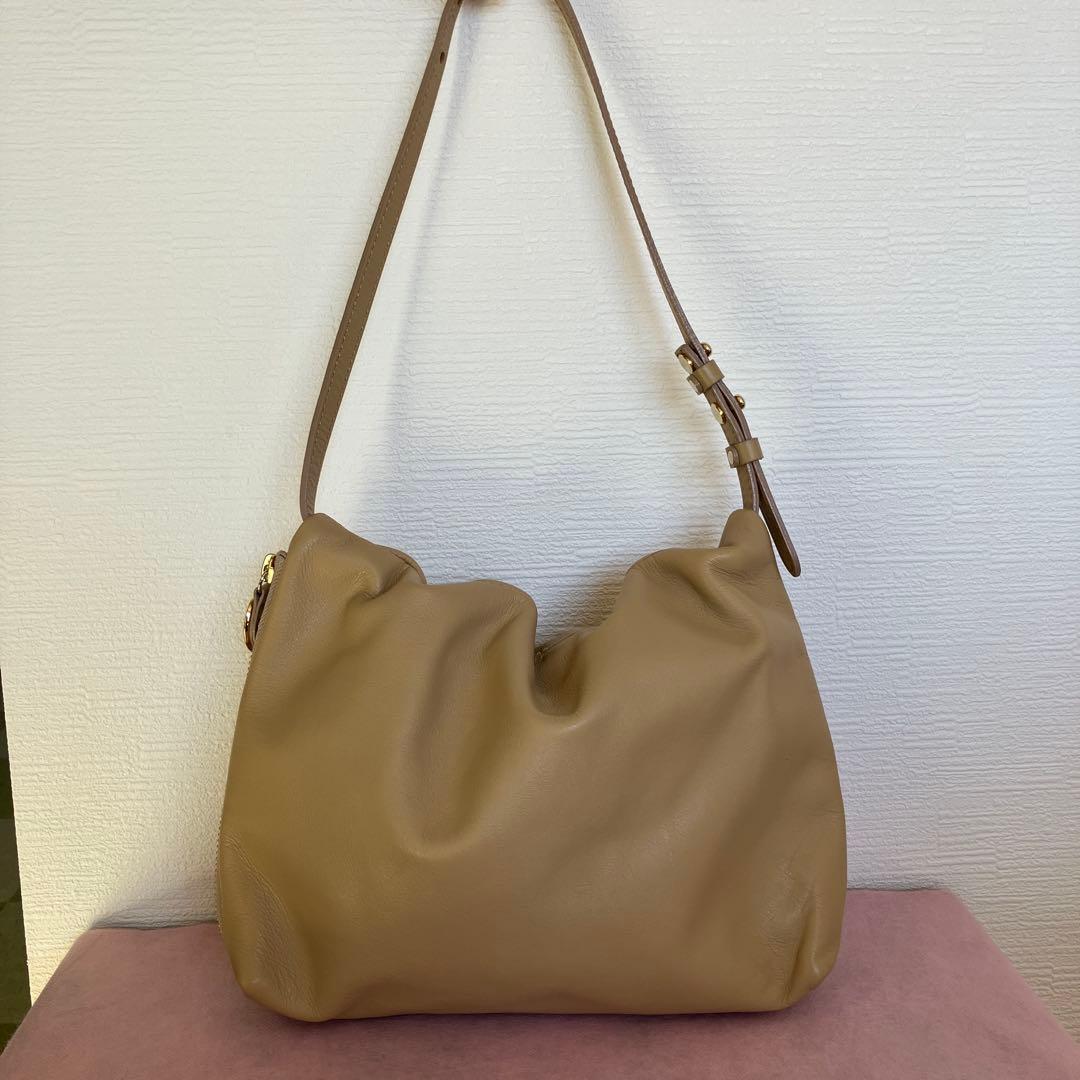 ☆最終お値下げ☆gemeil レザーワンハンドルバッグ　新ベージュ☆☆出品今日迄