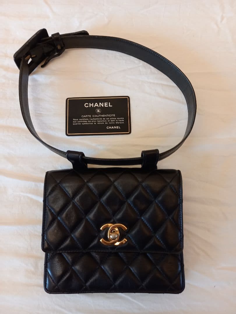 CHANEL ブラック ボディバッグ キルティング