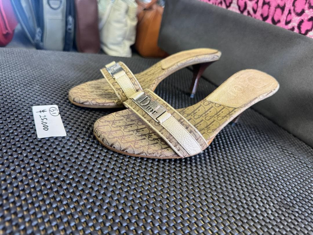 (4274W3)*ディオール クリーム ロゴ プレート ヒール