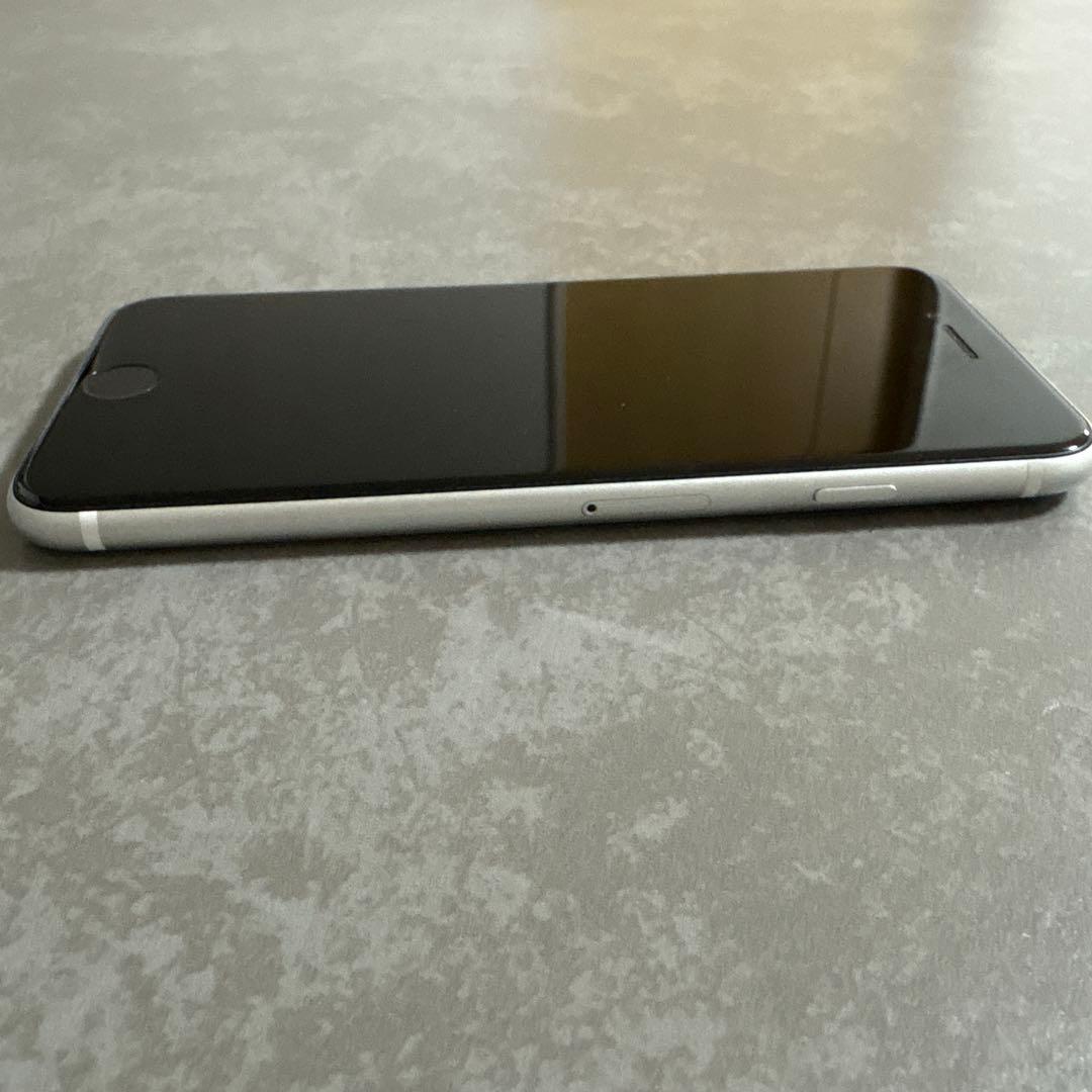 【美品】Apple iPhone SE (第2世代) 本体　ホワイト 64GB
