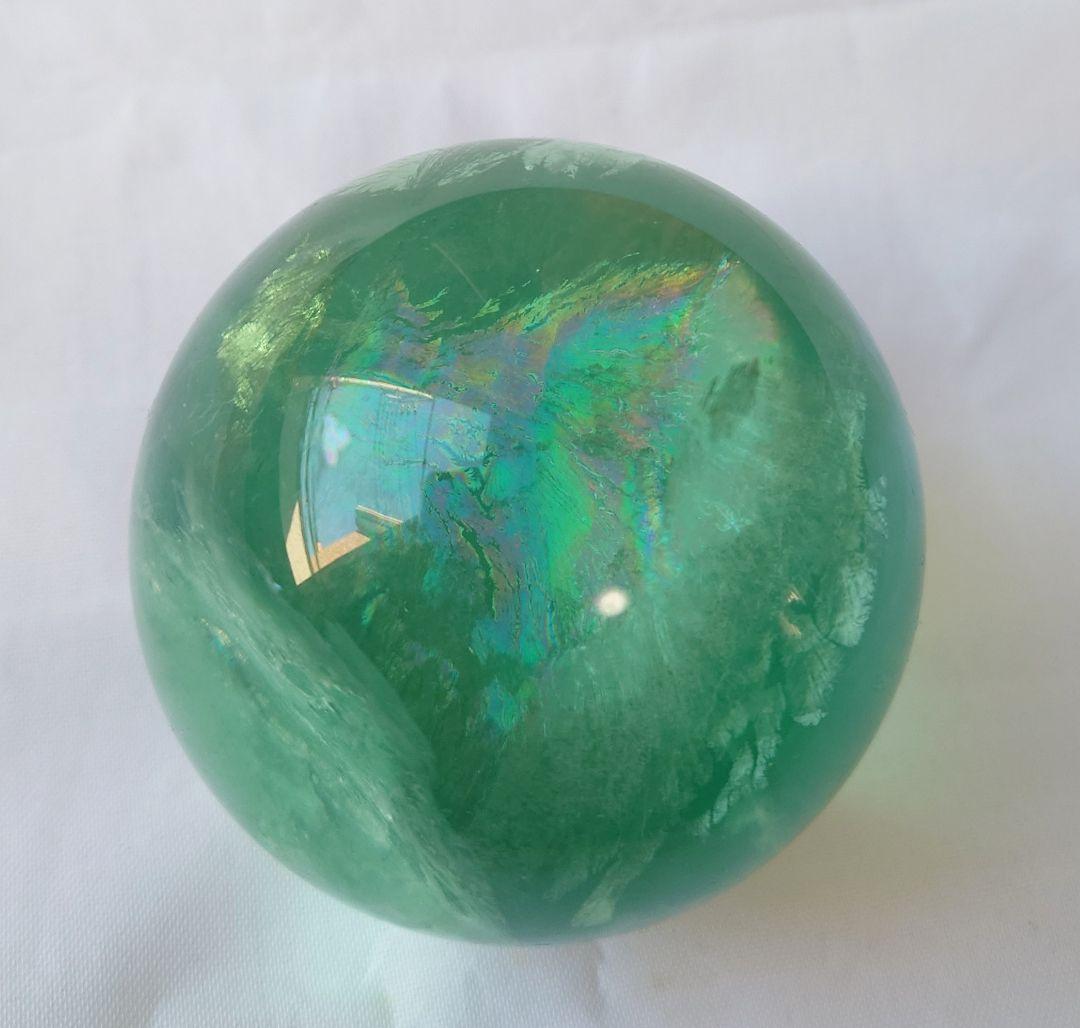 虹が美しいグリーンフローライトスフィア 天然石 丸玉
