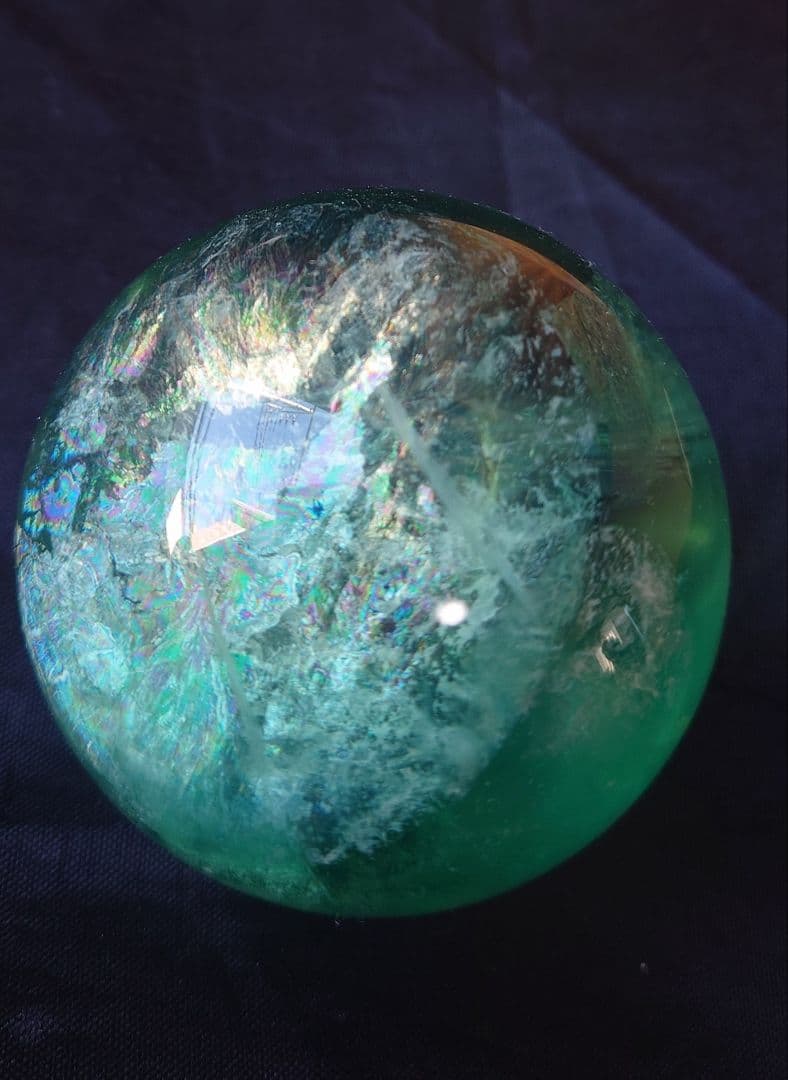 虹が美しいグリーンフローライトスフィア 天然石 丸玉