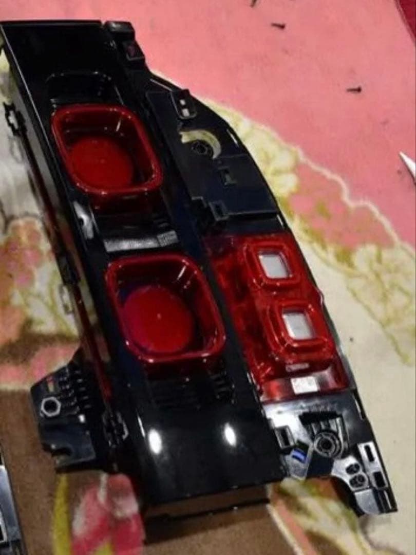 【12/16まで】ディフェンダー テールランプ レッド　左のみ