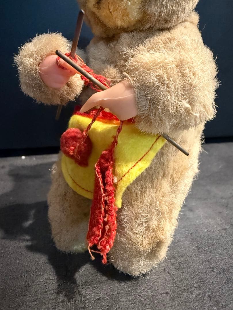 マックスカール　ゼンマイ　編み物をするクマさん　max carl アンティーク