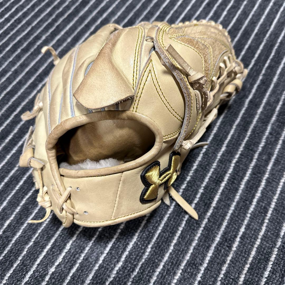 アンダーアーマー硬式投手グラブ希少モデル