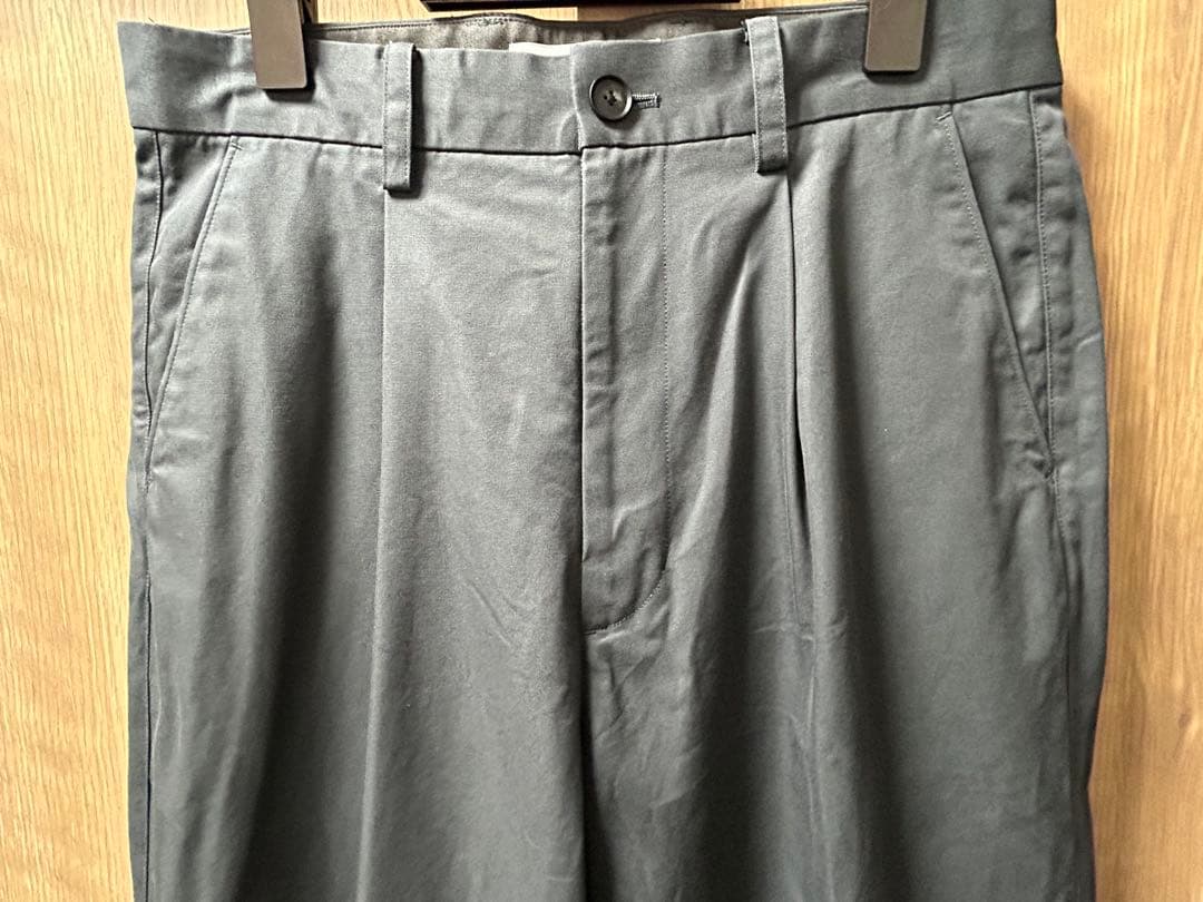 Cornier／FINX COTTON GABARDINE SLACKS