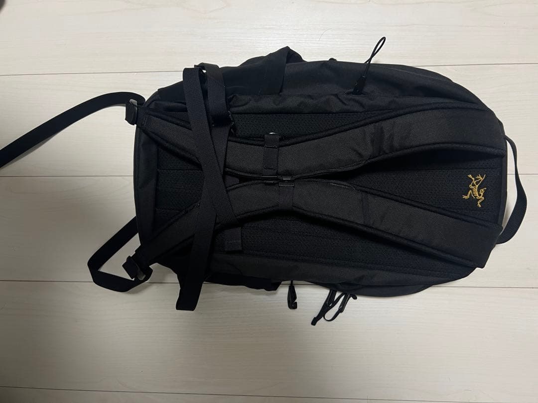 Arc'teryx ブラック リュック 18L