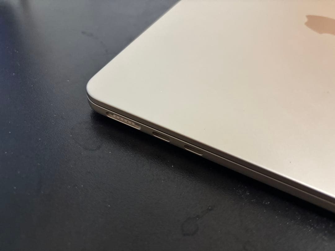 A*7様 MacBookAir M2 8GB 256GB スターライト13インチ