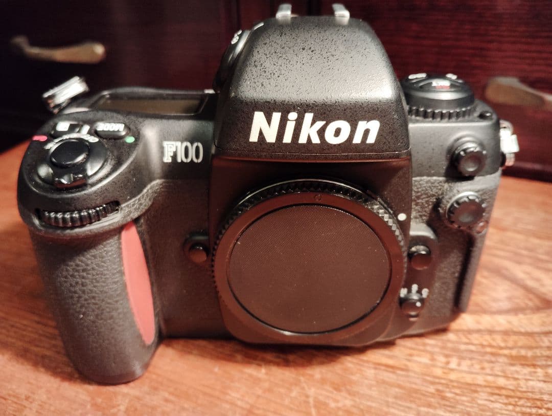 Nikonf100 本体のみ