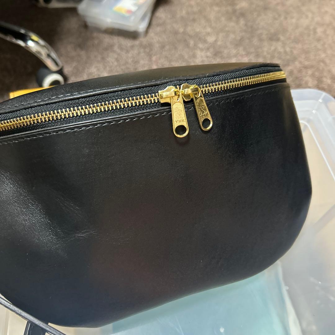 とも　黒ボディバッグ　総手縫い　タンニン鞣し革　ヌメ革