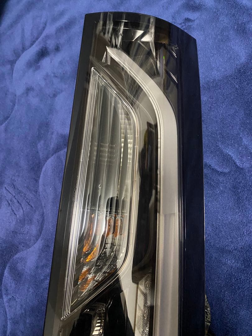 【送料込み】RP5 ステップワゴンハイブリッド　運転席側　右側テールランプ