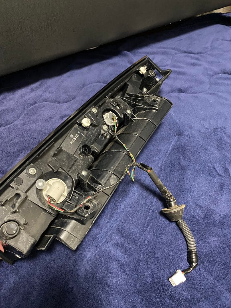 【送料込み】RP5 ステップワゴンハイブリッド　運転席側　右側テールランプ