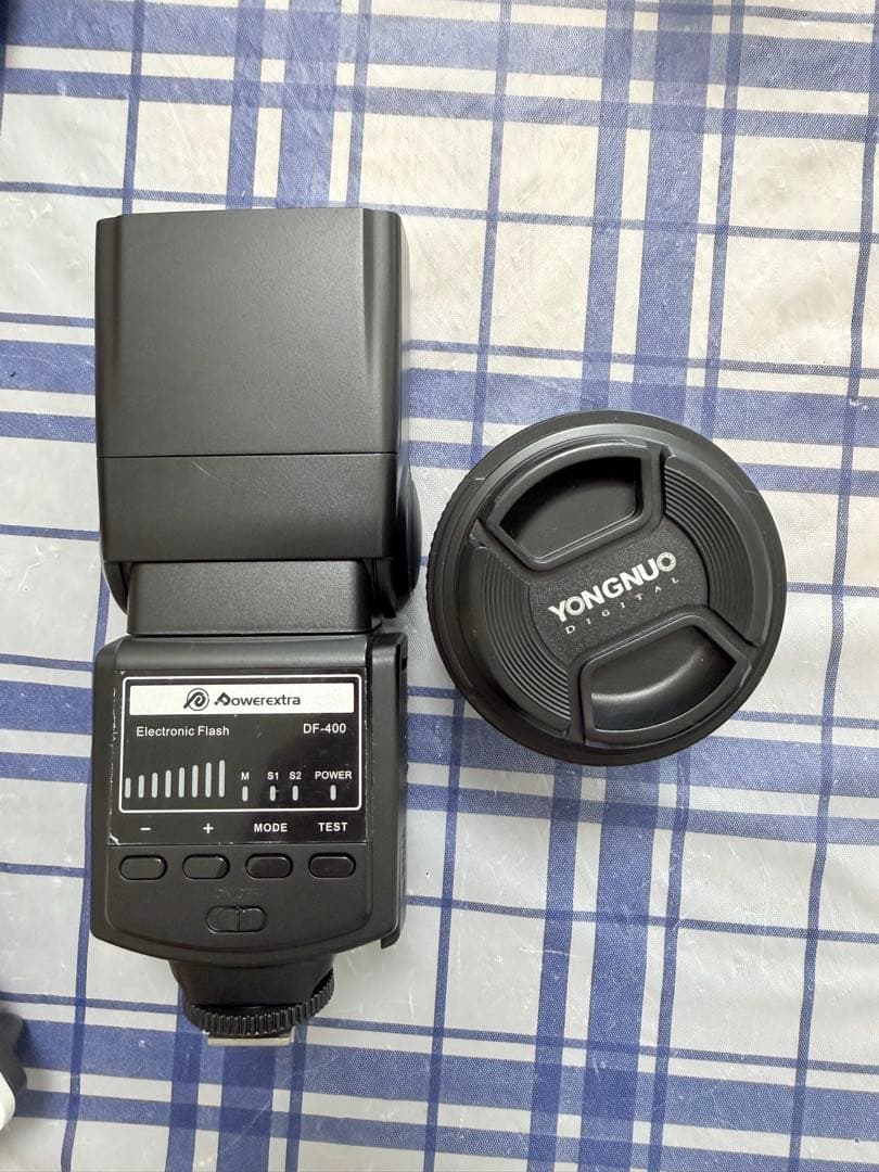 Nikon D3300 デジタル一眼レフセット　単焦点レンズ　ストロボ付き