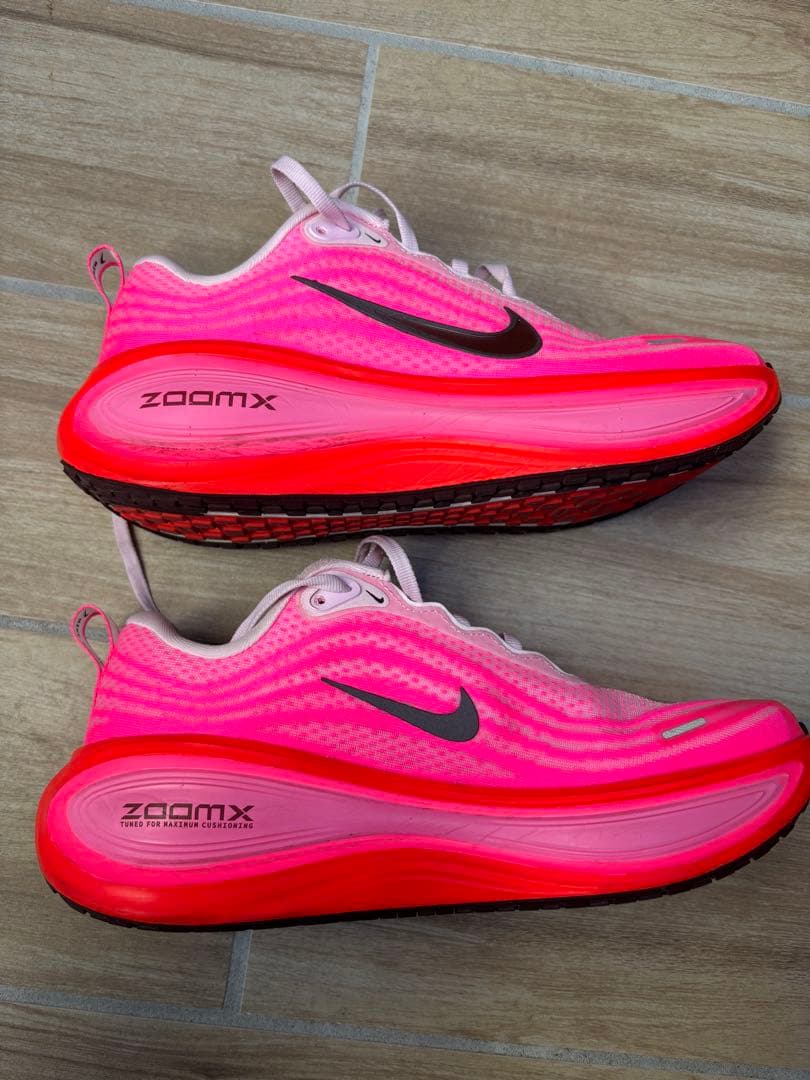 Nike Vomero plus ウィメンズ26cm