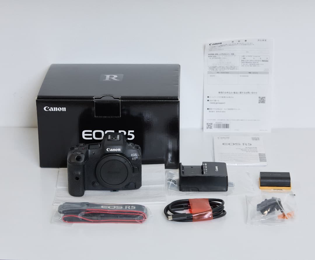 Canon EOS R5 ミラーレスカメラ ボディ　キヤノン カメラ　元箱付き