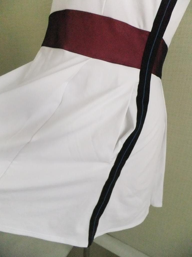 新品タグ付き エレッセ テニスウェアワンピース L ドレス 吸水速乾 ホワイト