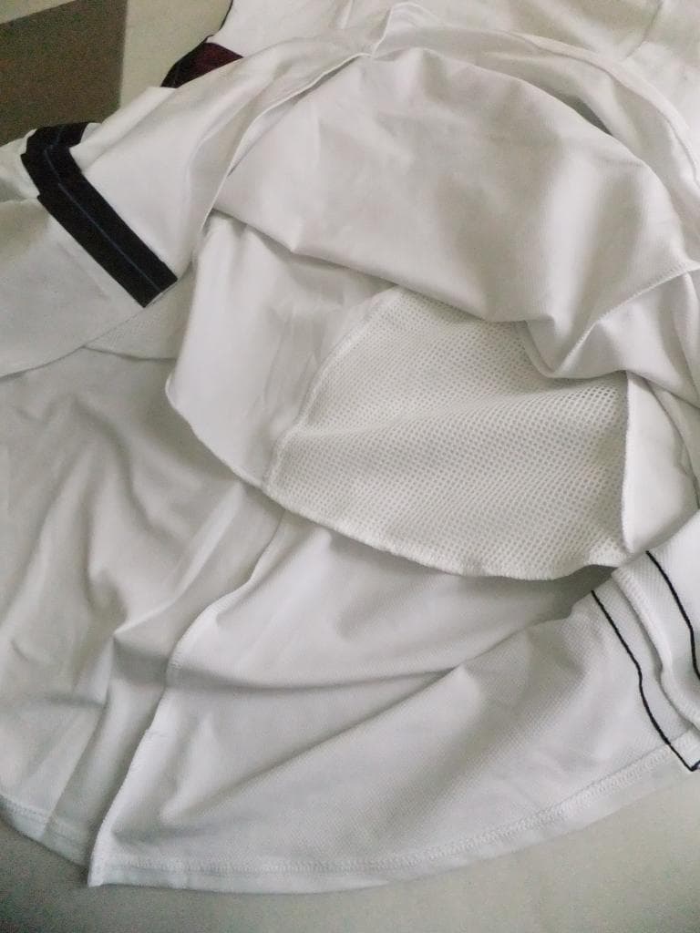 新品タグ付き エレッセ テニスウェアワンピース L ドレス 吸水速乾 ホワイト