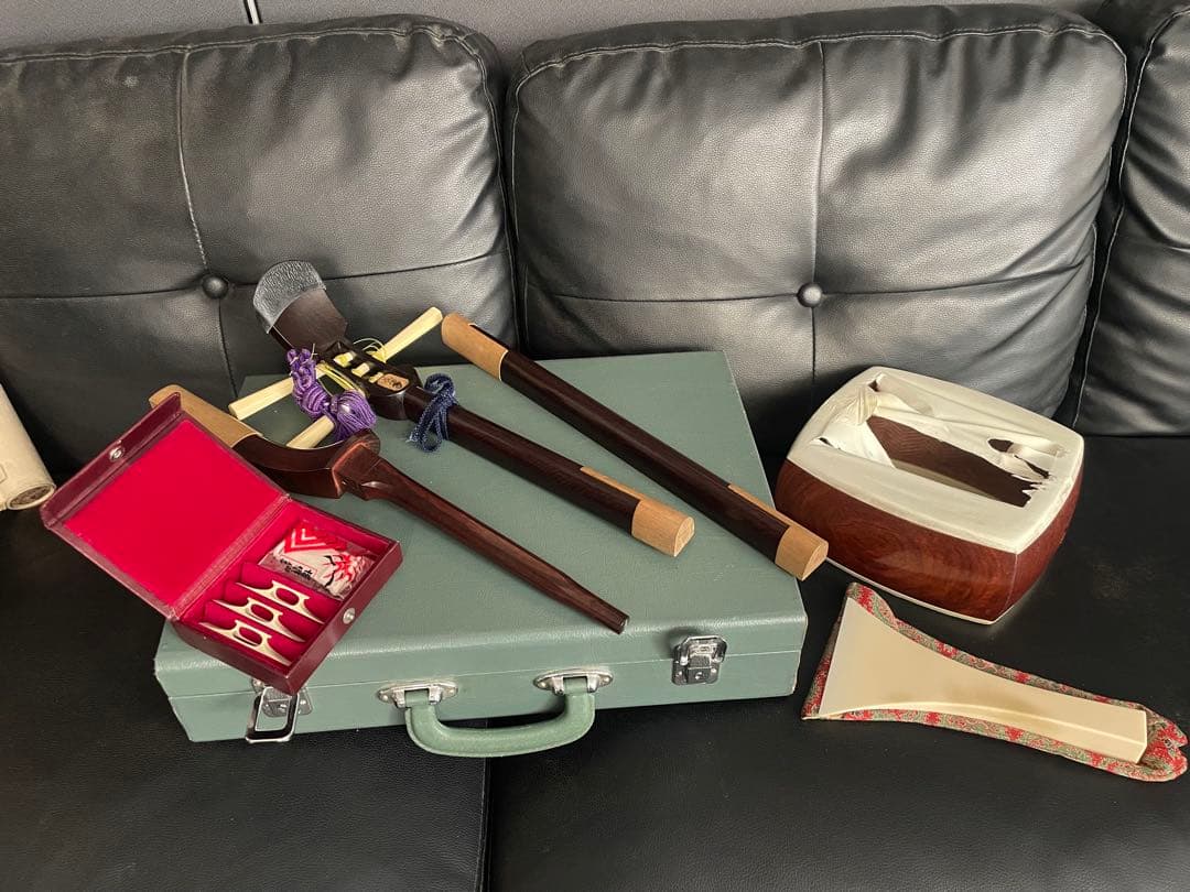 三味線 紅木 金細 一本溝 子持ち綾杉胴 糸巻天然素材　元箱付き