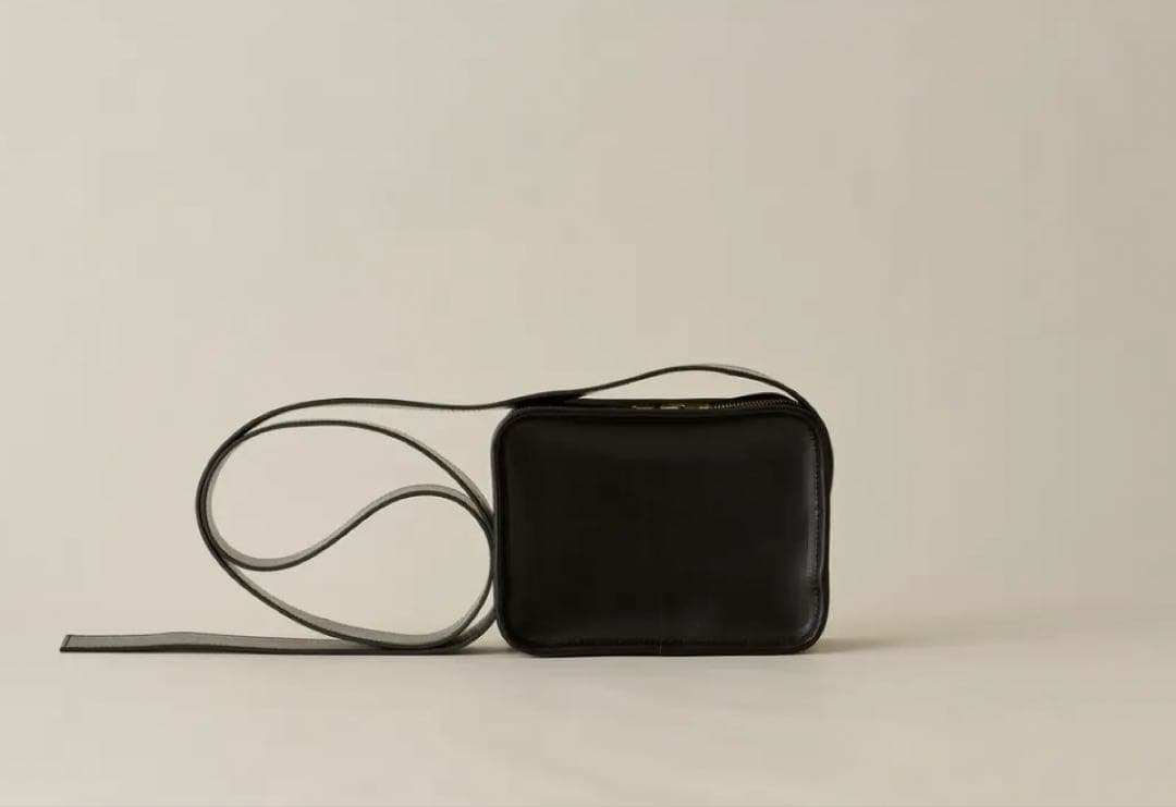 lifestylist ブラック ショルダーバッグ レザー