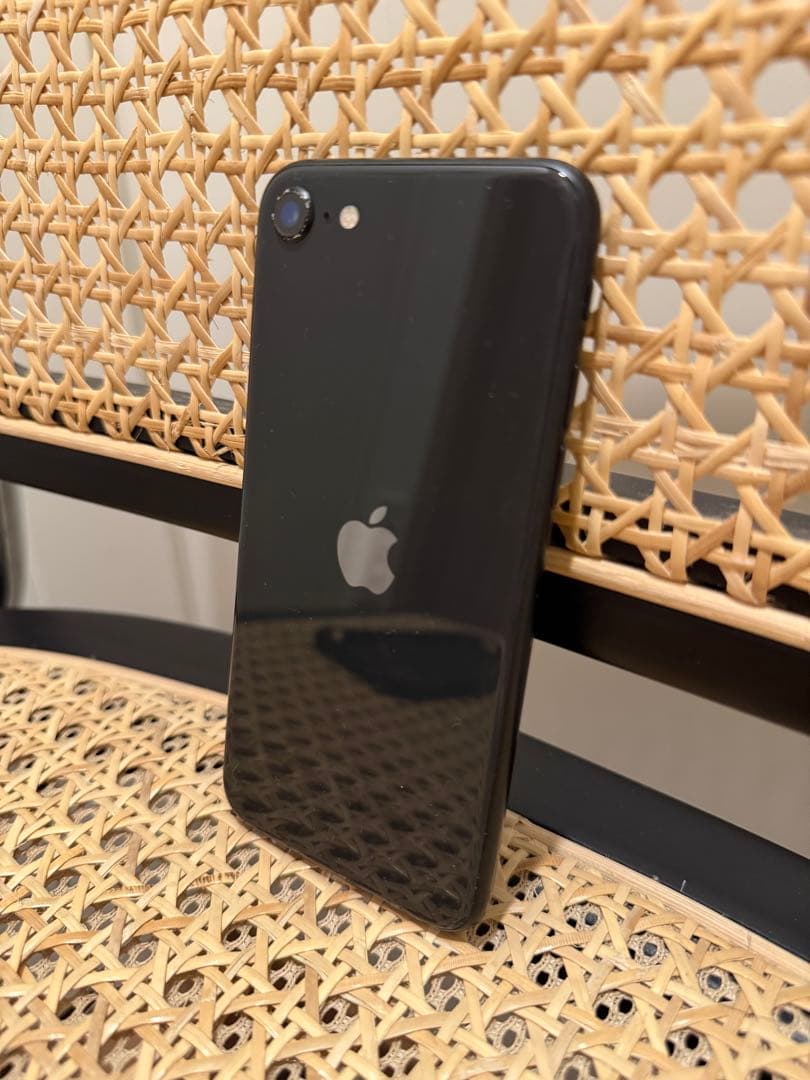 iPhoneSE(第2世代) 64GB SIMフリー ブラック(ケース付き)