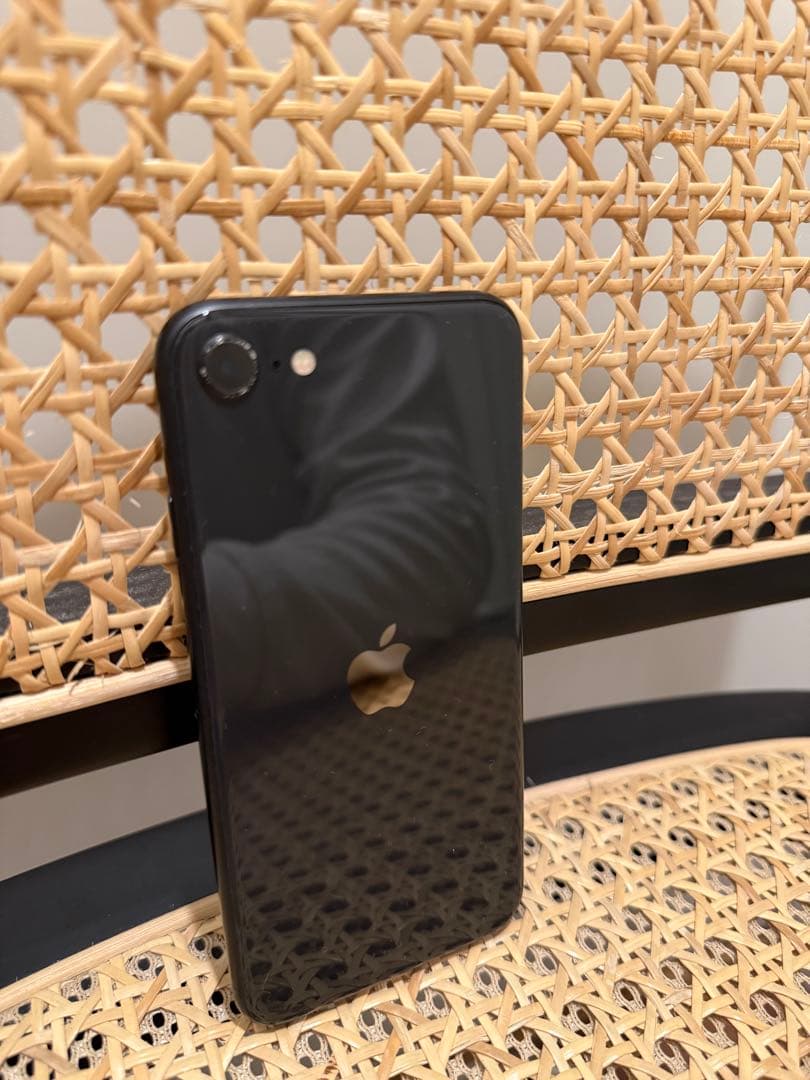 iPhoneSE(第2世代) 64GB SIMフリー ブラック(ケース付き)