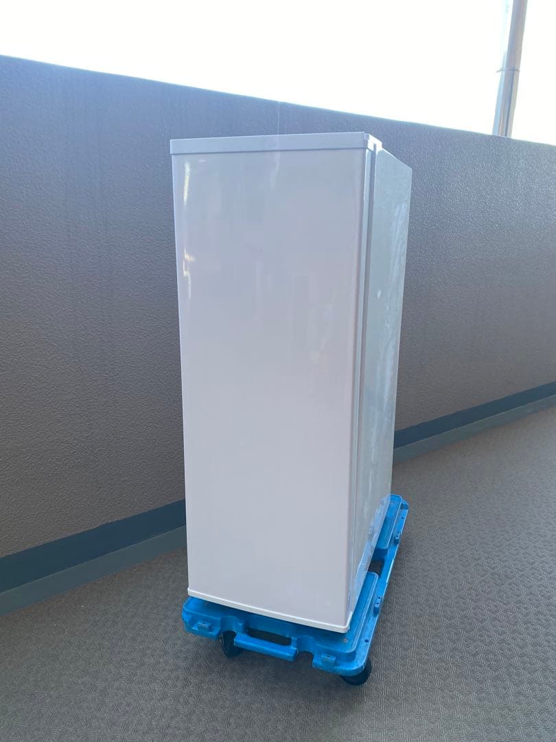 【高年式】　ホワイト 冷凍庫 3段収納