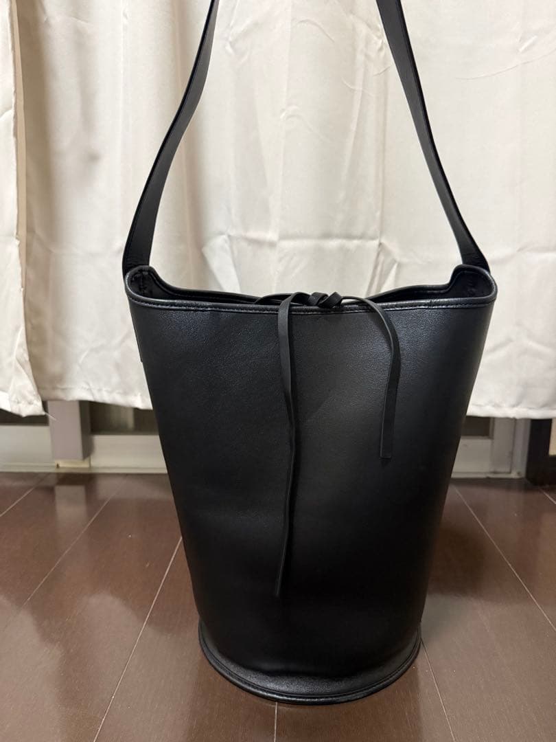 ETRE TOKYO ラムレザーバケットバッグ　ブラック