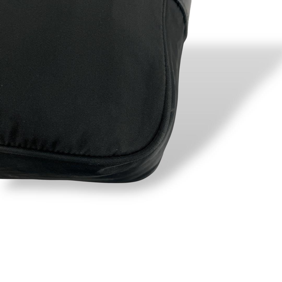 プラダ　カメラバッグ　ショルダーバッグ　三角ロゴ　横型　ナイロン　レザー　y2k