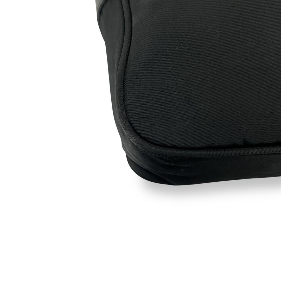 プラダ　カメラバッグ　ショルダーバッグ　三角ロゴ　横型　ナイロン　レザー　y2k