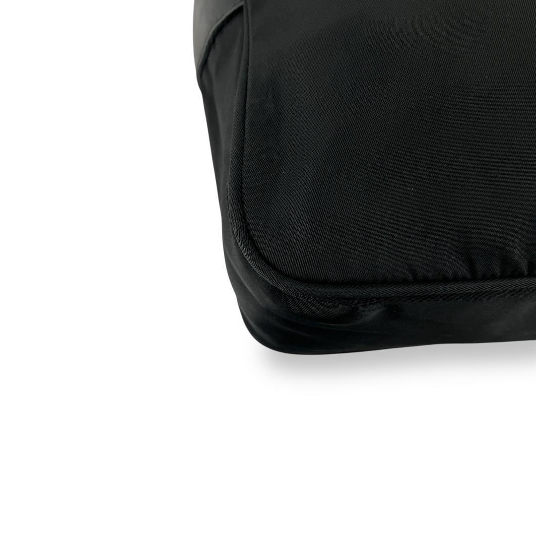 プラダ　カメラバッグ　ショルダーバッグ　三角ロゴ　横型　ナイロン　レザー　y2k