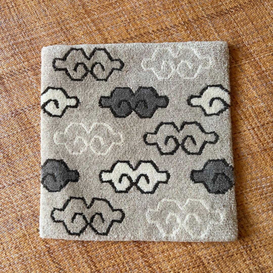 チベタンラグ　シートラグ　チェアマット　雲ナチュラル