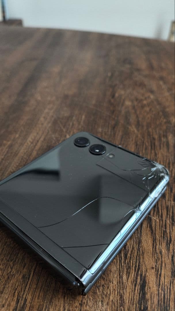 Motorola Razr 40 ultra ブラック SIMフリー　ジャンク