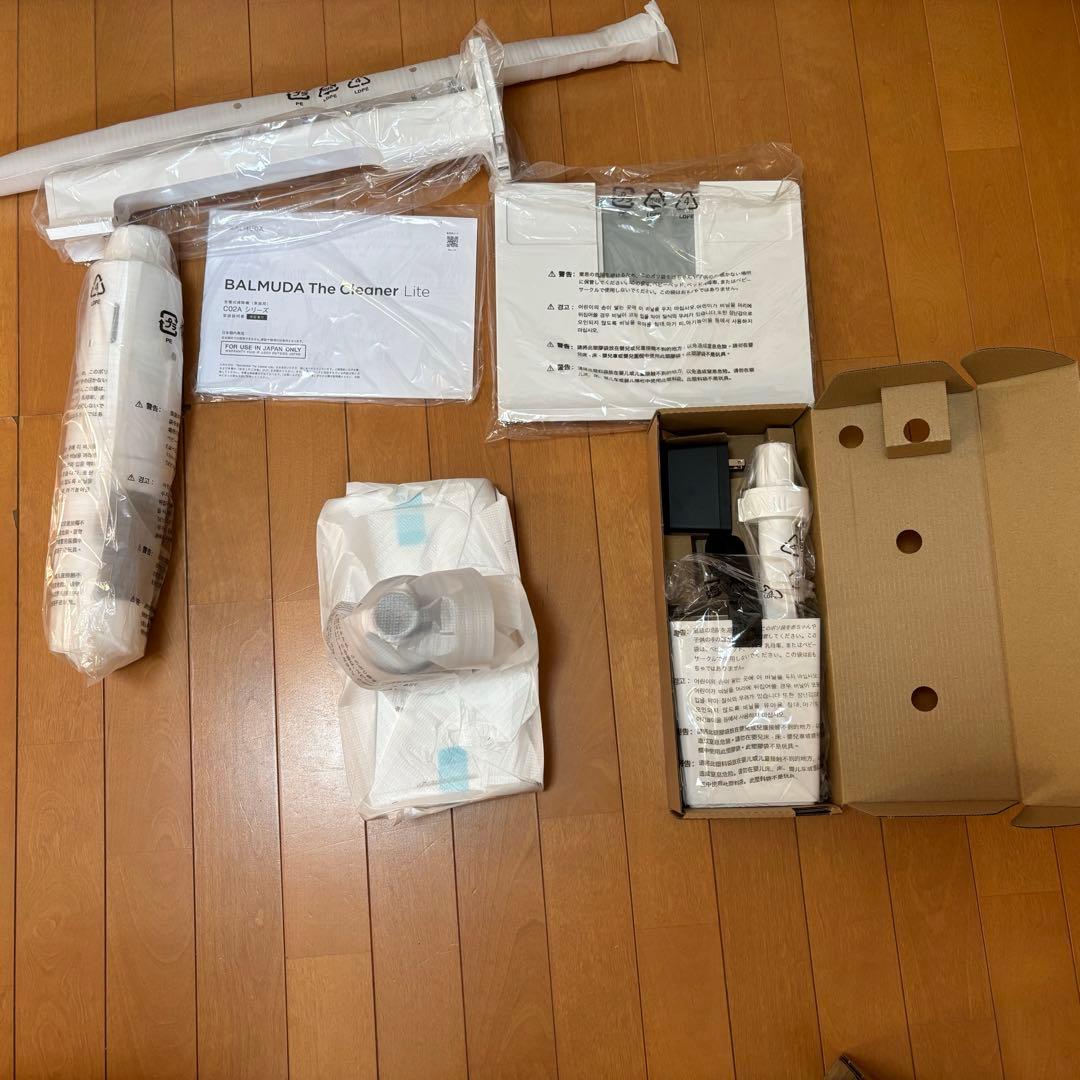 【新品未開封】バルミューダ　 C02A-WH White 掃除機