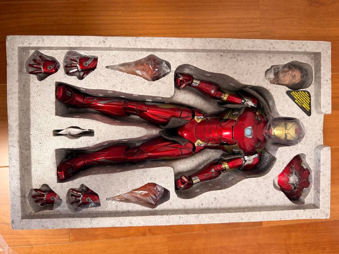 Hot toys ホットトイズ　アイアン マーク46 & キャプテン・アメリカ